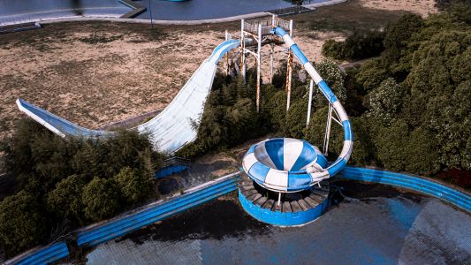 水上乐园设施,生活工作,水上乐园,城镇,植物,树木