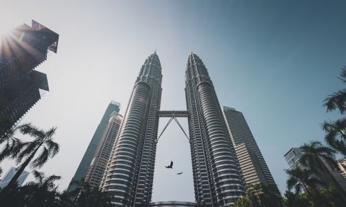 建筑,吉隆坡双子塔,马来西亚,现代建筑,日光,白昼,摩天大楼,城镇,都市,国外,全景,仰拍,旅游,马来文化,著名景点,天空