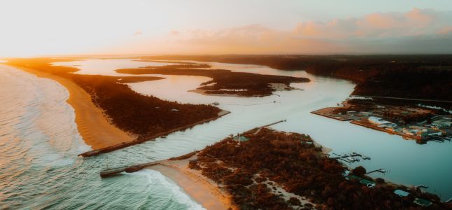 航拍,俯瞰,自然风光,天空,海洋,江河,建筑,白云,沙滩,交通工具,船