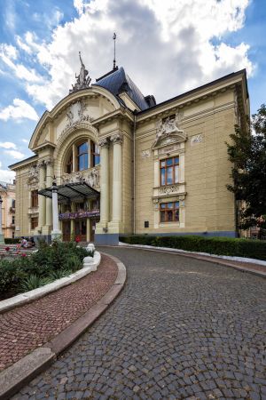 建筑,城镇,道路,天空,白云,乌克兰