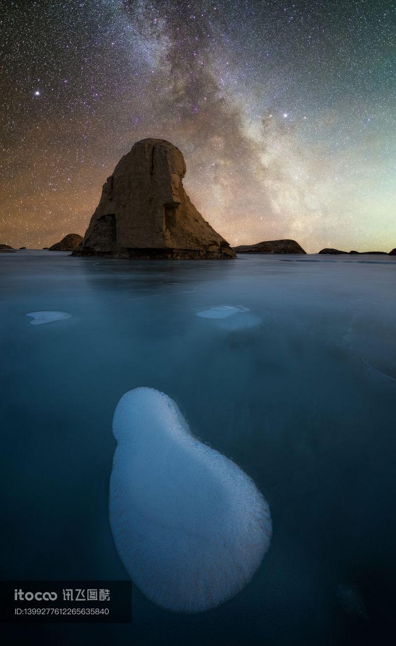 冬季水雅丹冰泡