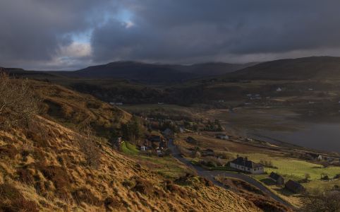 自然风光,平原,青草,山川,全景,天空,建筑,村镇,树木