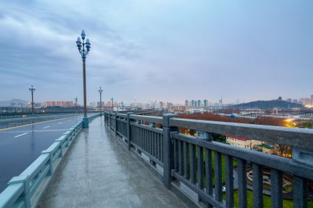 建筑,城镇,公路,道路,自然风光,天空,桥,俯瞰,植物,青草,白云,树木