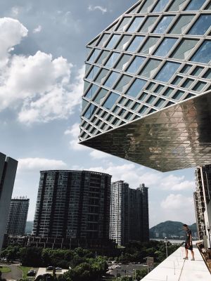 城镇,都市,建筑,天空,白云,植物,树木,交通工具,汽车