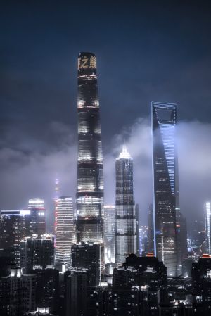 建筑,现代建筑,建筑夜景,都市夜景,上海,道路,城市道路,仰拍,上海东方明珠塔,天空,夜晚,塔,城镇