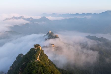 中国,北京,箭扣长城,历史古迹,自然风光,天空,森林,山川,雾,俯瞰,航拍,植物,树木,建筑,白云