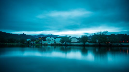 自然风光,湖泊,江河,天空,乌云,建筑,山川,森林,灯笼