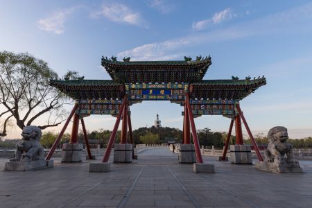 古典园林,北京,北海,公园,中国,天空,城镇,雕塑,石狮,白云,植物,树木