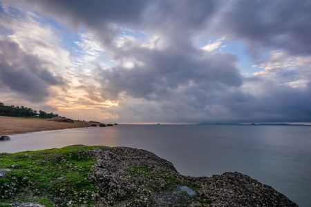 自然风光,天空,海洋,乌云,岩石,沙滩