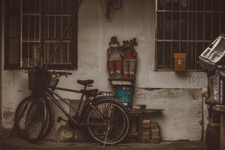 自行车,馒头山,杭州,玩偶,建筑,生活工作,交通工具,特写,防盗窗