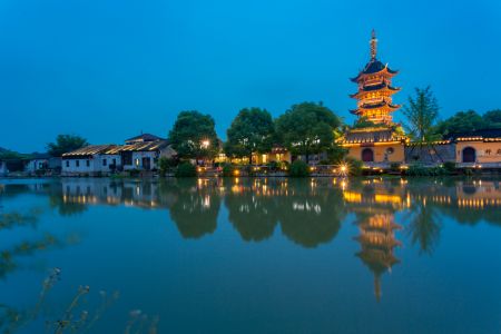 夜晚,传统建筑,建筑夜景,建筑,历史古迹,自然风光,城镇,湖泊,植物,树木