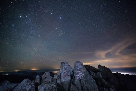 星空,雾灵山,岩石,仰拍,自然风光,中国,河北,夜晚,全景