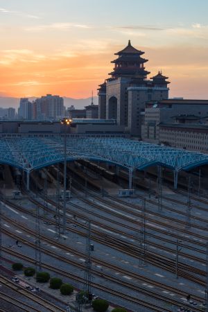 航拍,俯瞰,西客站,铁路轨道,建筑,中国,北京,城镇,都市,天空,道路,白云,交通工具,植物