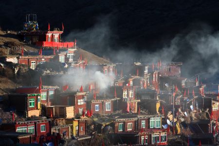 建筑,民居,建筑夜景,现代建筑,江河,全景,夜晚,城镇,四川,色达