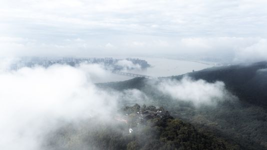 自然风光,航拍,天空,生物,山川,峡谷,植物,树木,桥,道路,建筑,都市