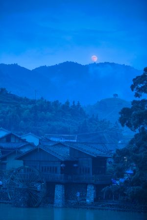 天空,山峦,传统建筑,城镇,村镇,山川,夜晚,建筑