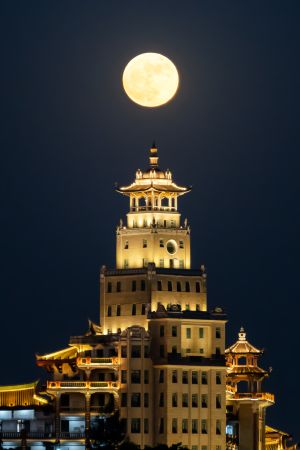 建筑,城镇,上海,夜晚,圆月,月亮,建筑夜景,都市夜景,传统建筑,上海外滩,现代建筑