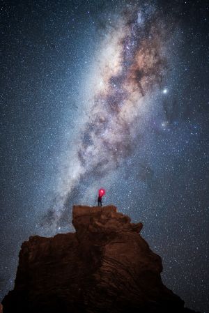 夜晚,仰拍,天空,自然风光,星星,星空,天文,岩石,全身像,环境人像