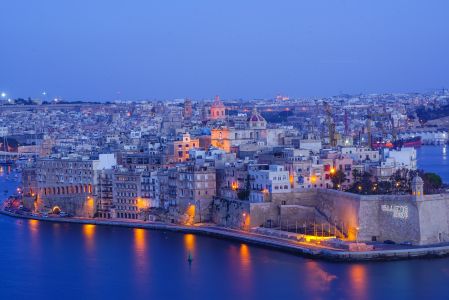 国外,夜晚,建筑,建筑夜景,都市夜景,马耳他,夜景照明,自然风光,城镇,海洋,都市,民俗风情,航拍,城市夜景照明,现代建筑