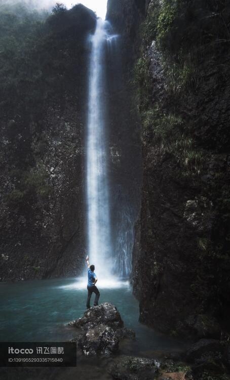 瀑布,自然风景,一个人