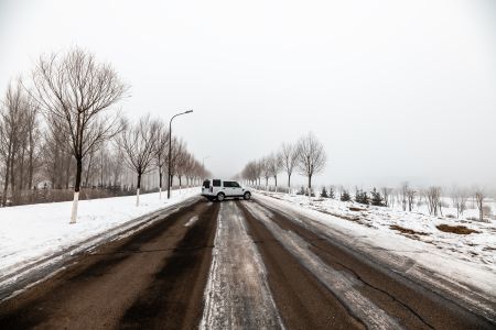 冬天,公路,自然风光,道路,雪,天空,植物,树木,交通工具,汽车