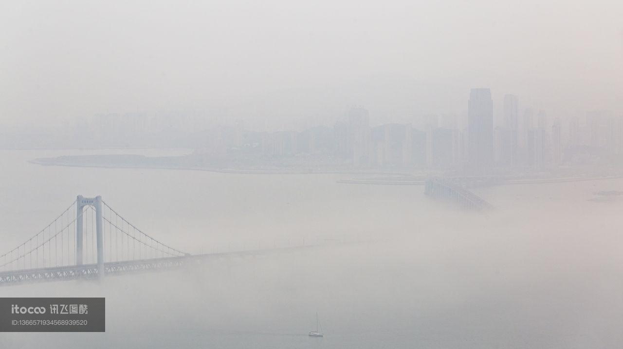 江河,桥,浓雾