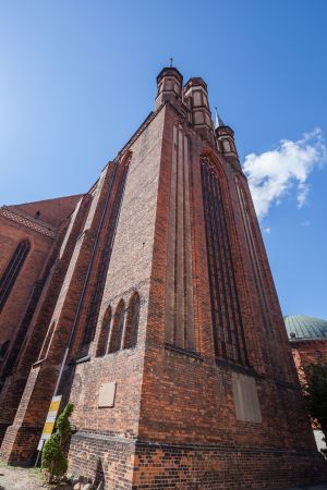 建筑,村镇,现代建筑,城镇,仰拍,特写,国外,居民楼,天空,剧院/博物馆/礼堂,波兰,托伦