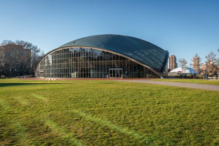 现代建筑,剧院/博物馆/礼堂,自然风光,城镇,建筑,植物,树叶,青草,体育场馆