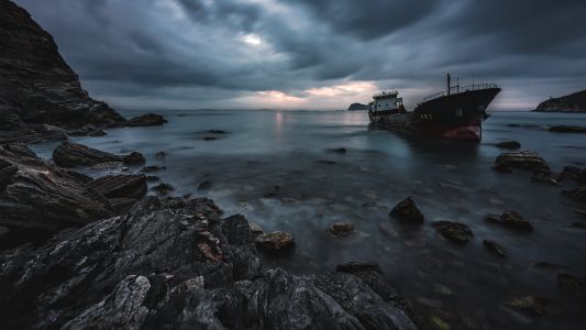 自然风光,岩石,乌云,海洋,天空,船,交通工具