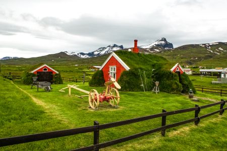 自然风景,冰岛环岛,草原,草皮铺满的房子,草坪,山峦