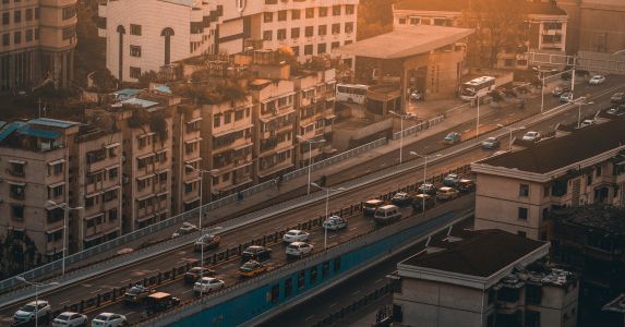 建筑,俯瞰,老楼,道路,城镇,交通工具,汽车,高架桥,植物,树木