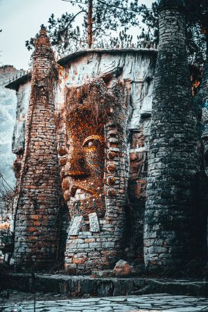 历史古迹,建筑,特写,城镇,天空,道路,植物,树木