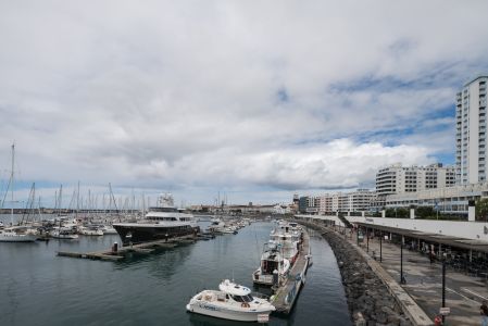 建筑,现代建筑,港口码头,葡萄牙,游艇,国外,自然风光,海洋,天空,白云