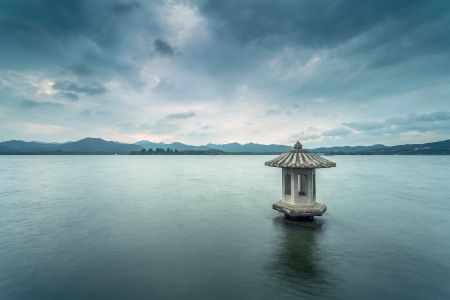 自然风光,湖泊,天空,江河,山川,历史古迹,乌云,建筑