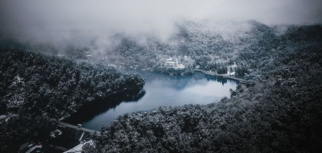 自然风光,森林,江河,雾,建筑,天空,道路