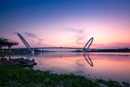 建筑,天空,自然风光,晚霞,江河,桥,道路,岩石,植物,青草