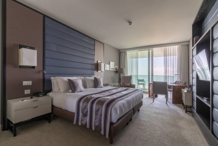 商品,家具,床,城镇,室内家居,建筑,酒店,酒店房间,居家室内,卧室