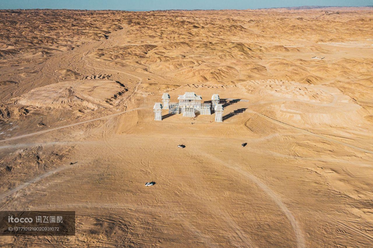沙漠,戈壁里的现在雁门关建筑,自然/人文景观