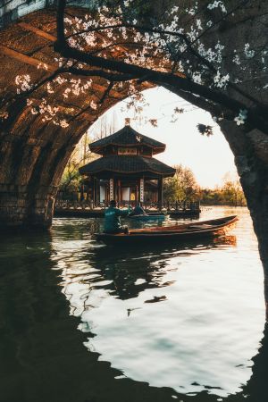 湖泊,建筑,历史古迹,自然风光,桥,植物,树木,天空,环境人像,交通工具,船