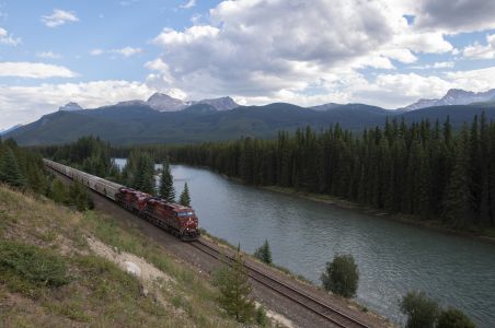 自然风光,物品,天空,白云,山川,江河,森林,火车,交通工具