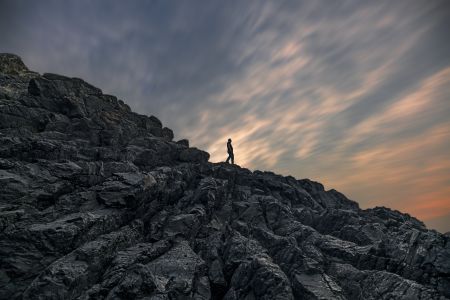 仰拍,自然风光,天空,岩石,山川,白云,全身像,环境人像