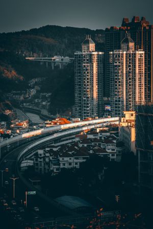 建筑,城镇,夜晚,建筑夜景,道路,森林,桥,都市,高架桥,天空,植物,树木,交通工具,汽车