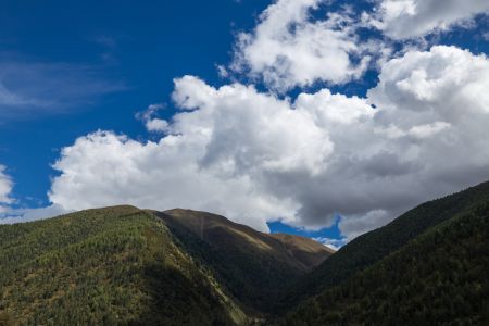 自然风光,天空,白云,雪山,中国,四川,川西