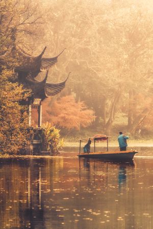 自然风光,湖泊,森林,植物,树木,建筑,雾,交通工具,船,环境人像