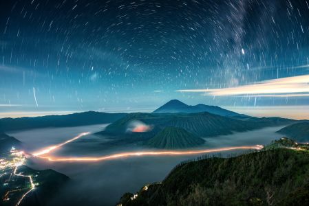 星空,印度尼西亚爪哇岛布罗莫火山,国外,航拍,自然风光,火山,夜晚,俯瞰
