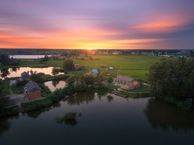 自然风光,天空,湖泊,清晨,日出,村镇,树木,太阳