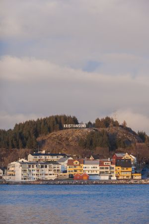 城镇,建筑,湖泊,天空,江河,自然风景,传统建筑,全景