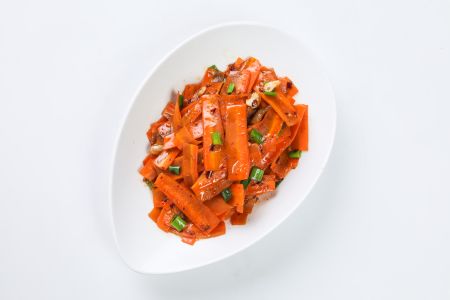 炒胡萝卜,美食,厨卫用品,蔬菜,中餐,物品,生活用品,盘子