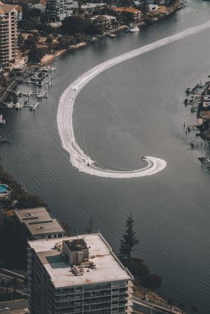 江河,航拍,俯瞰,城镇,建筑,都市,道路,植物,树木,交通工具,船