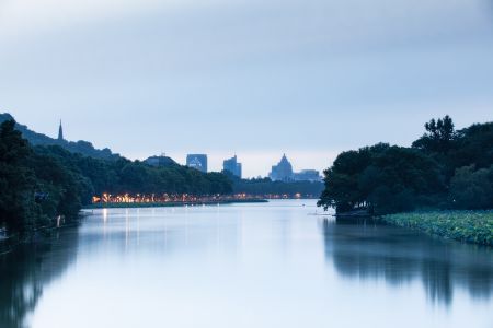 湖泊,自然风光,全景,天空,建筑,树木,城镇,植物